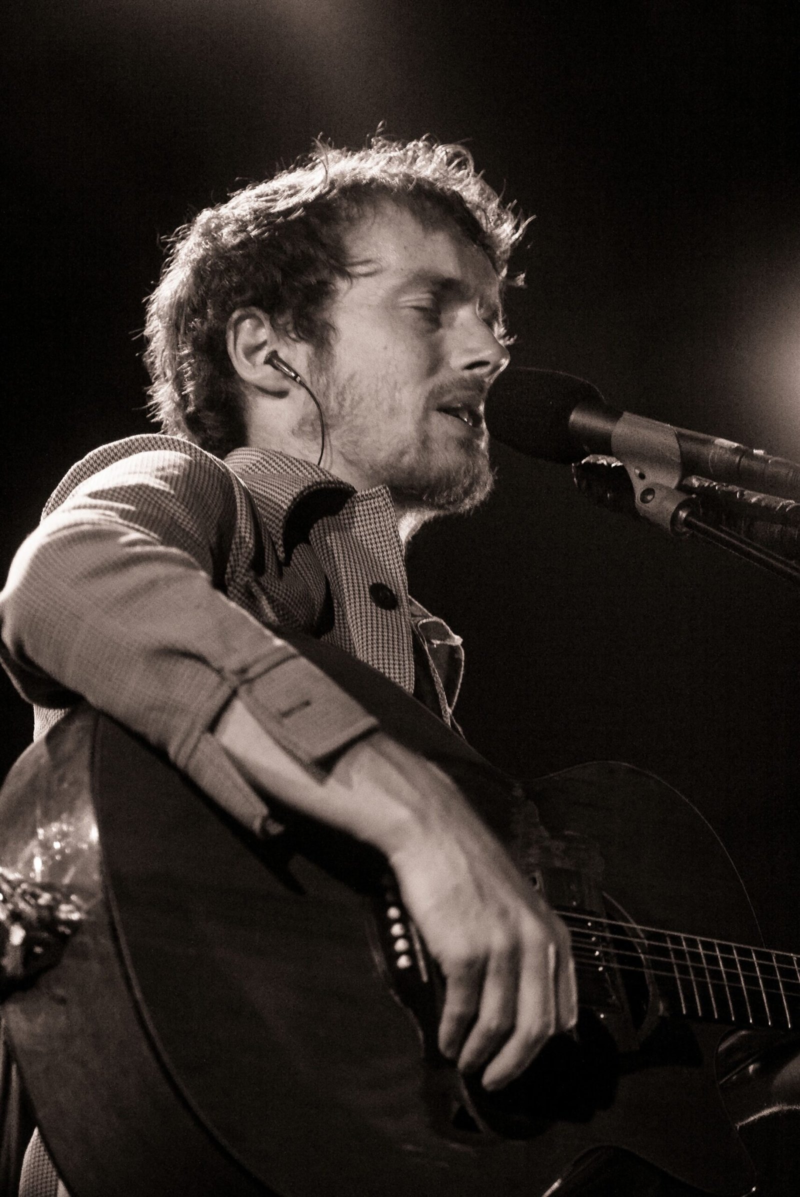 Damien Rice: Indie Folk in Dublin's Temple Bar