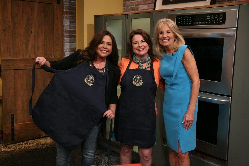 Rachael Ray: More Than Just 30-Minute Meals (image credits: wikimedia)