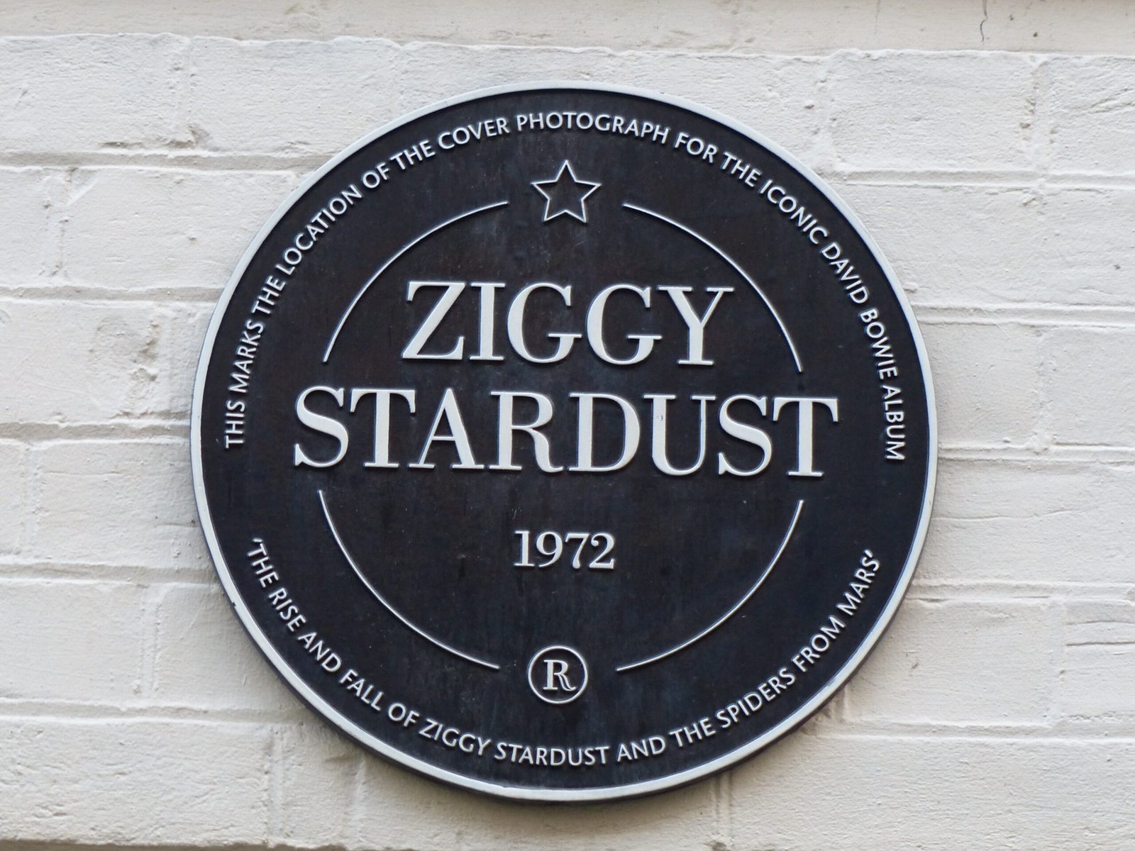 David Bowie – The Rise and Fall of Ziggy Stardust and the Spiders from Mars (1972) (image credits: wikimedia)