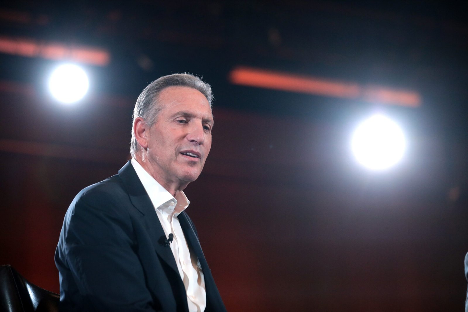 Howard Schultz - Starbucks (image credits: wikimedia)