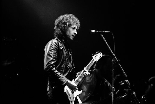 Bringing It All Back Home (1965) – The Folk-Rock Revolution (image credits: wikimedia)