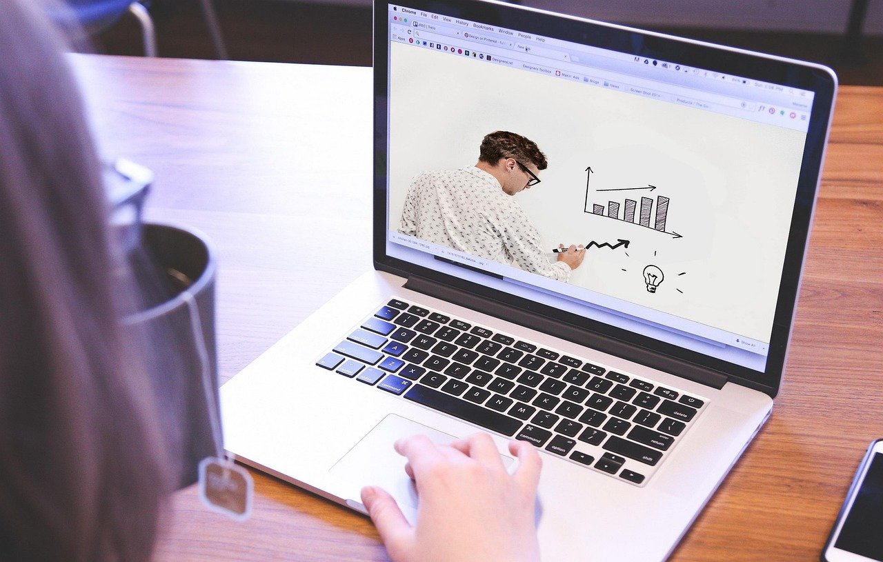 E-Learning & Online Courses (image credits: pixabay)