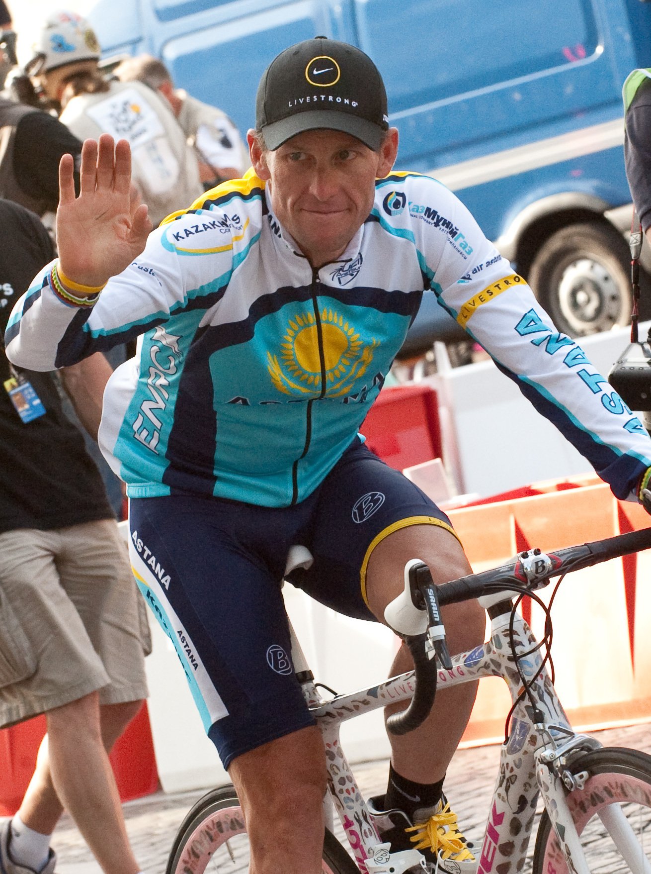 20. Lance Armstrong & His Teammates (image credits: wikimedia)