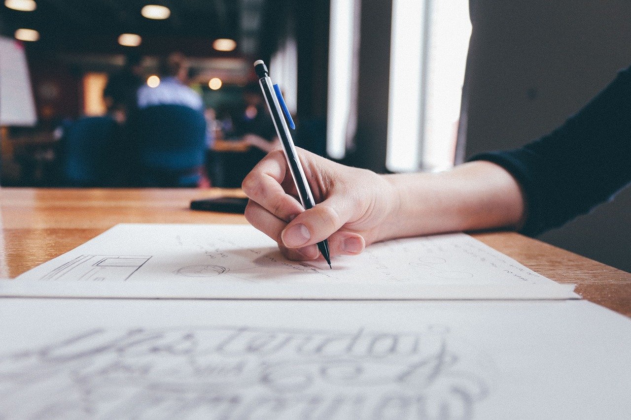 Handwriting by Hand Boosts Learning ✍️📖 (image credits: pixabay)