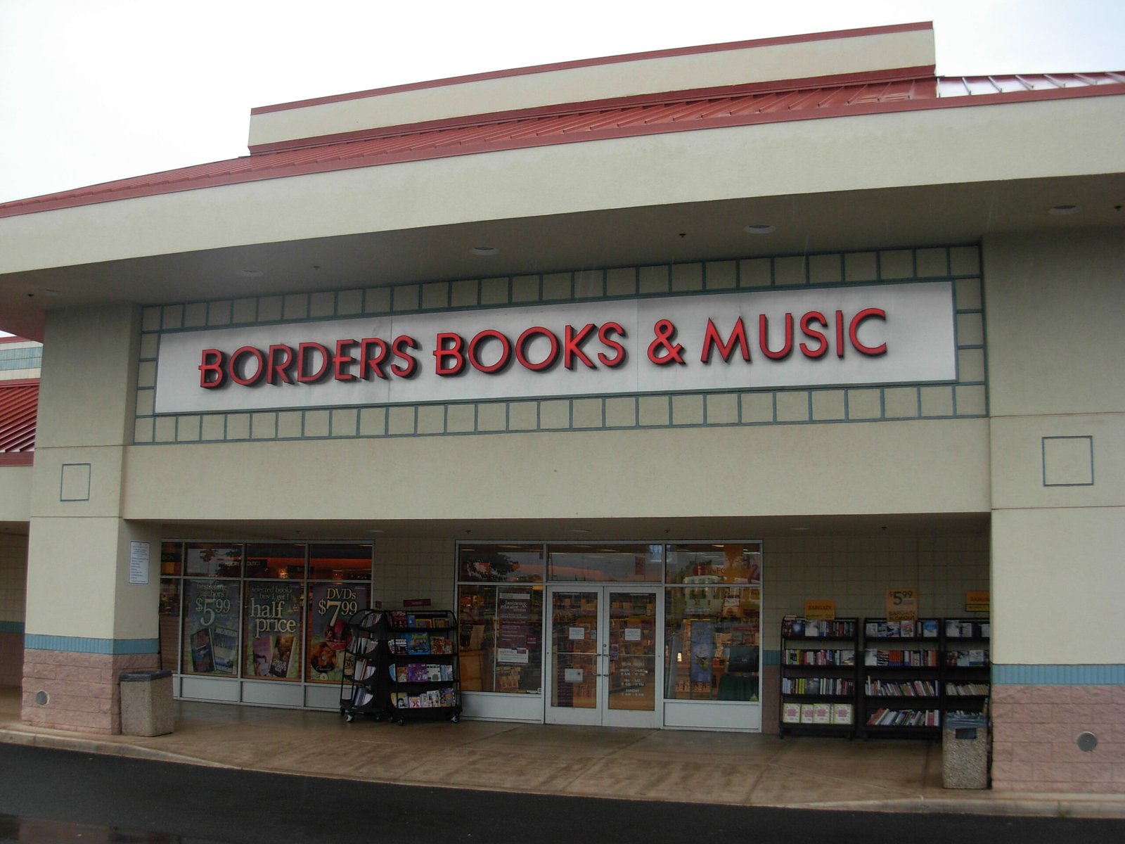 Borders: The Bookstore That Couldn't Compete With Amazon (image credits: wikimedia)
