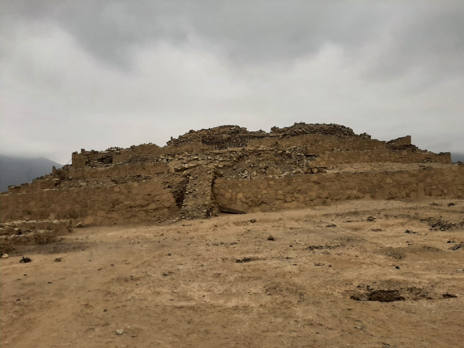 Caral (c. 2600 BCE, Peru) – The Oldest Known City in the Americas (image credits: wikimedia)