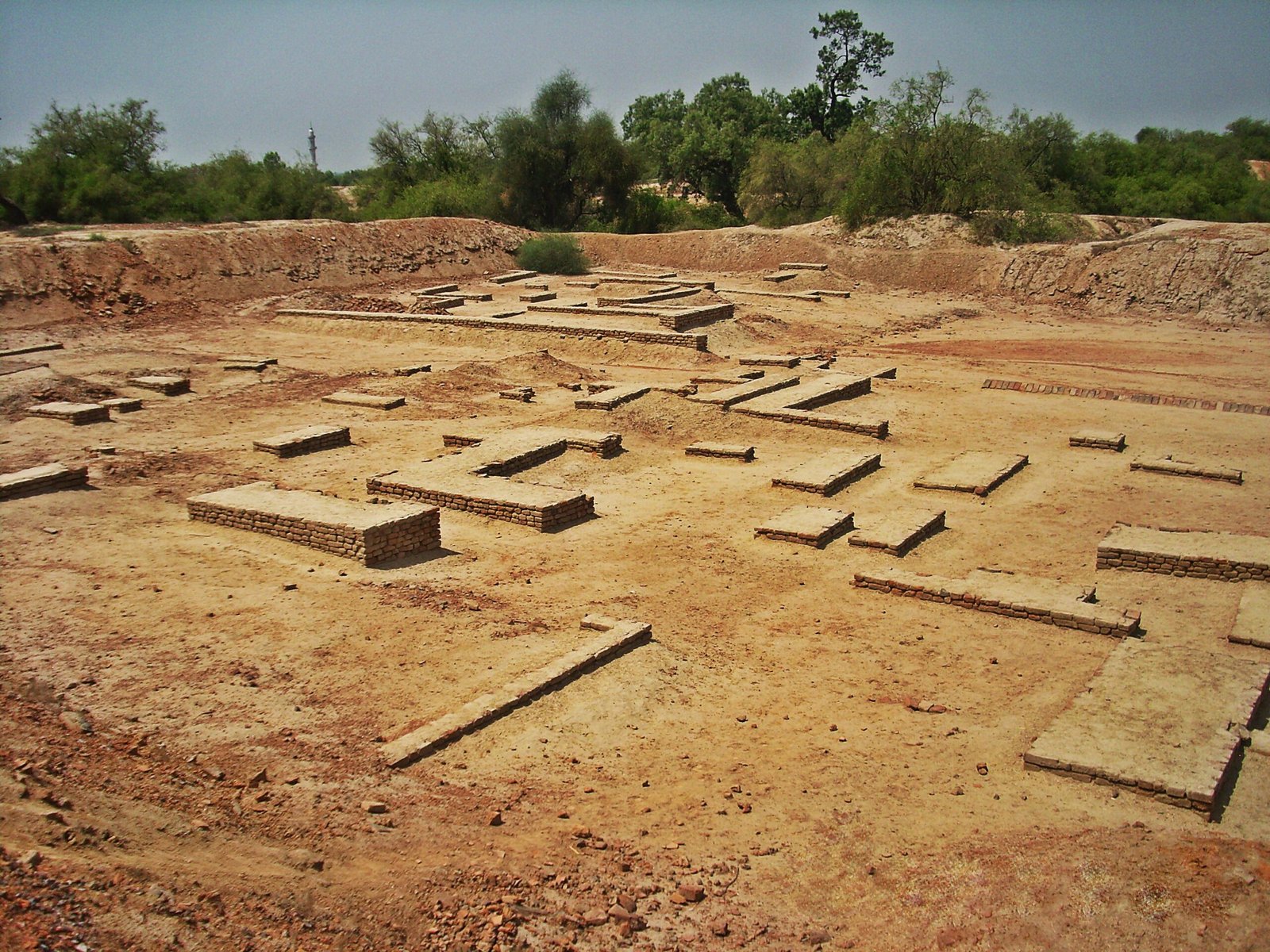 Harappa (c. 2600 BCE, Pakistan) – Twin City of Mohenjo-Daro (image credits: wikimedia)