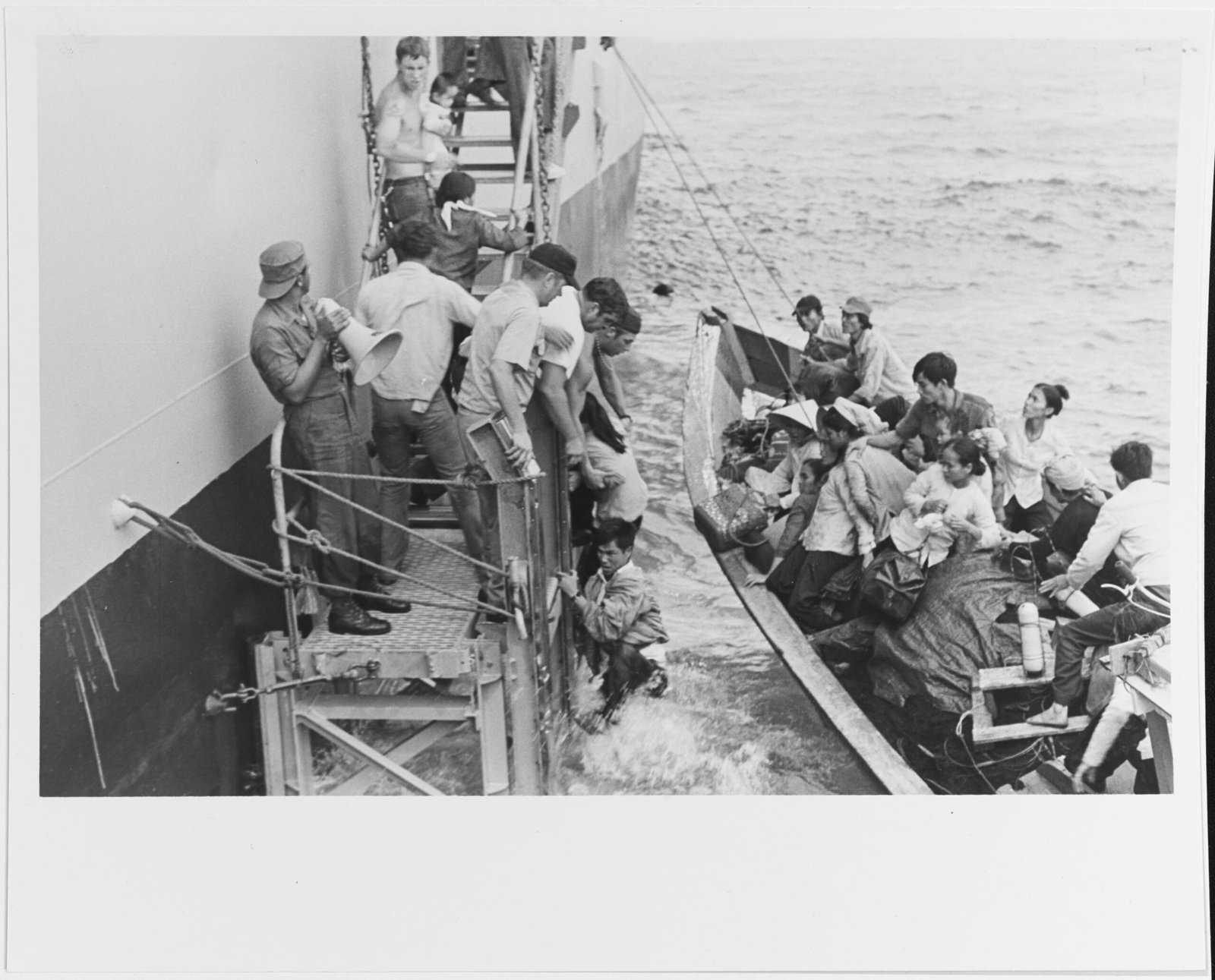 The Fall of Saigon (1975) – A Disastrous End to the Vietnam War (image credits: wikimedia)