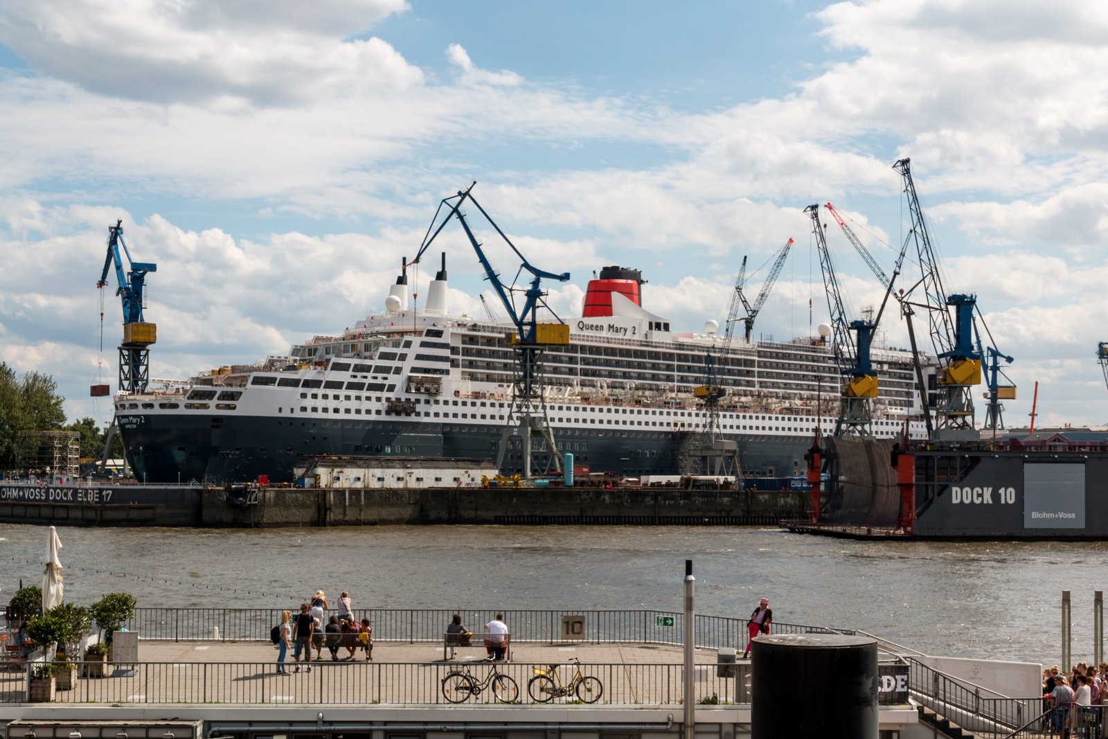 The Queen Mary 2 – A Modern Luxury Liner (image credits: wikimedia)
