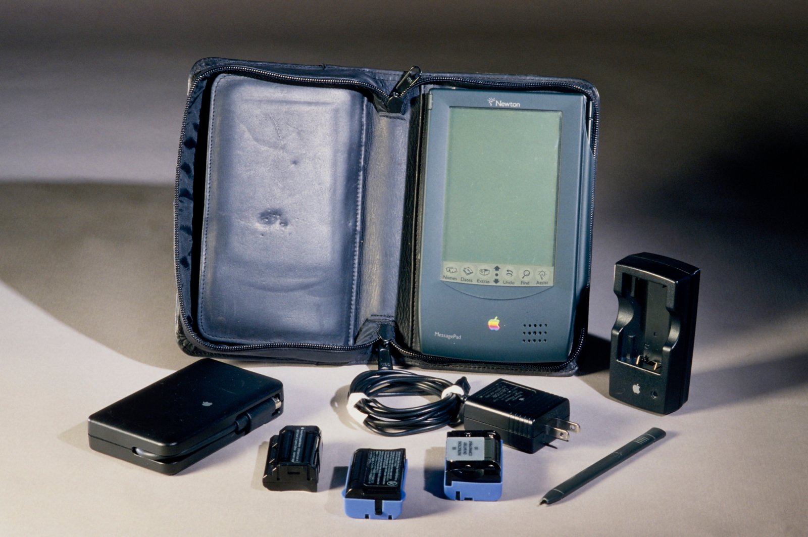 4. Apple Newton (1993-1998) – $100 Million Loss (image credits: wikimedia)