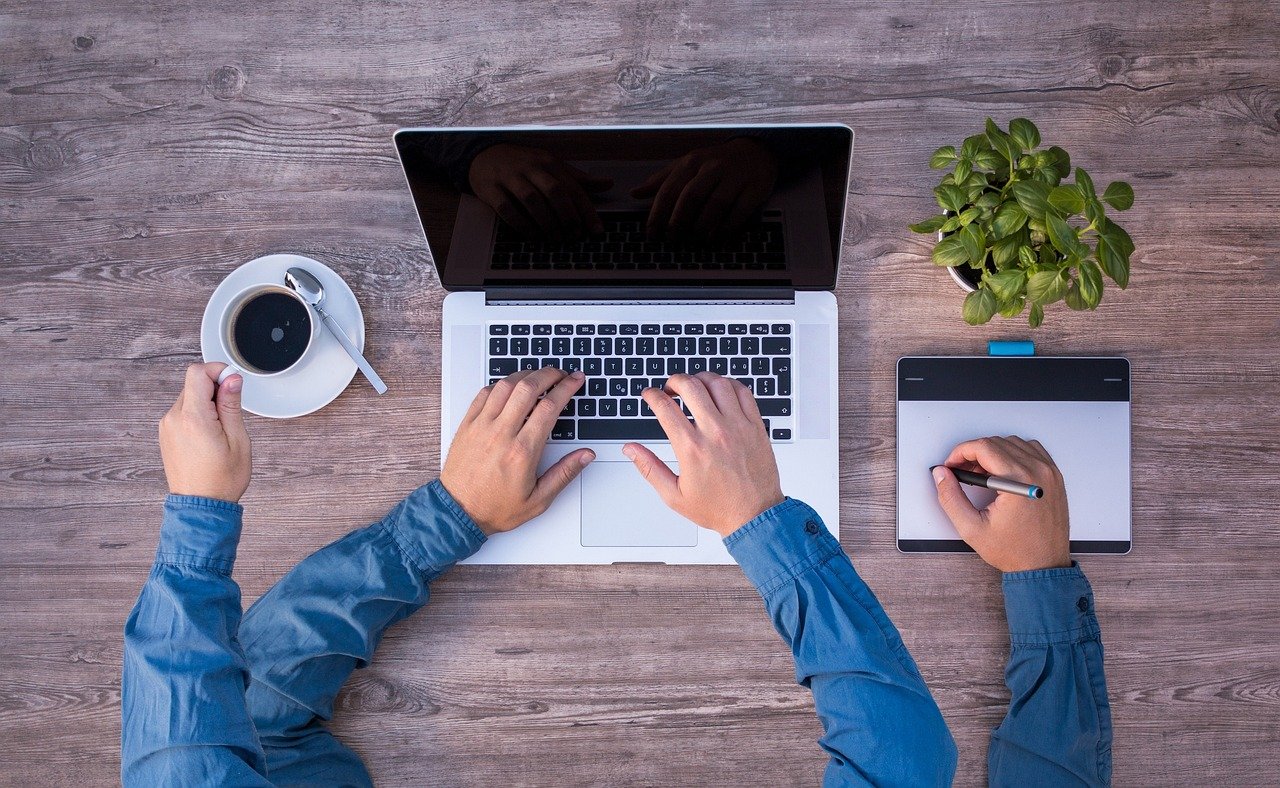 7. Multitasking All the Time π§ π₯ (image credits: pixabay)