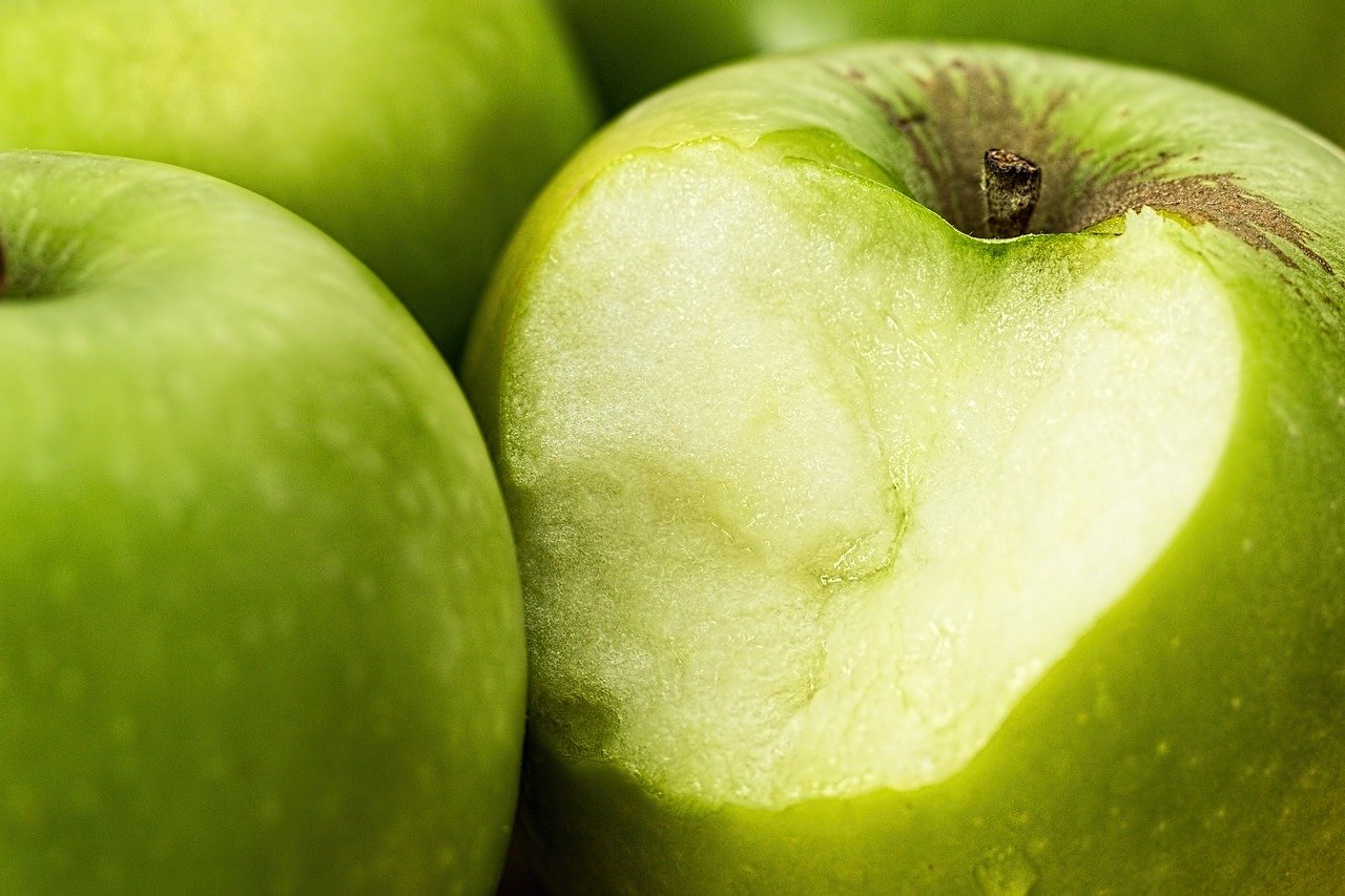 7. Apples – Nature’s Perfect Snack (image credits: pixabay)