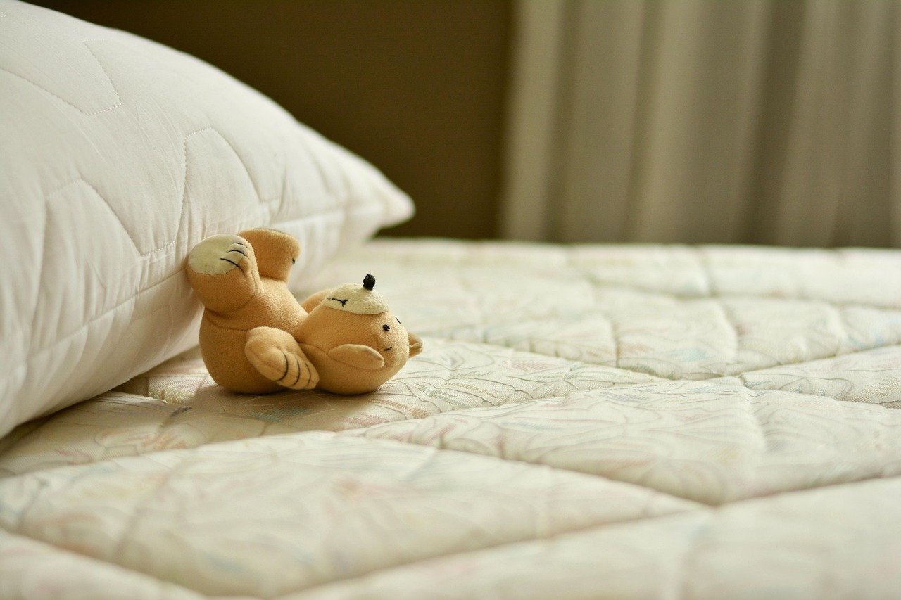 1️⃣4️⃣ Invest in a Comfortable Mattress & Pillow (image credits: pixabay)