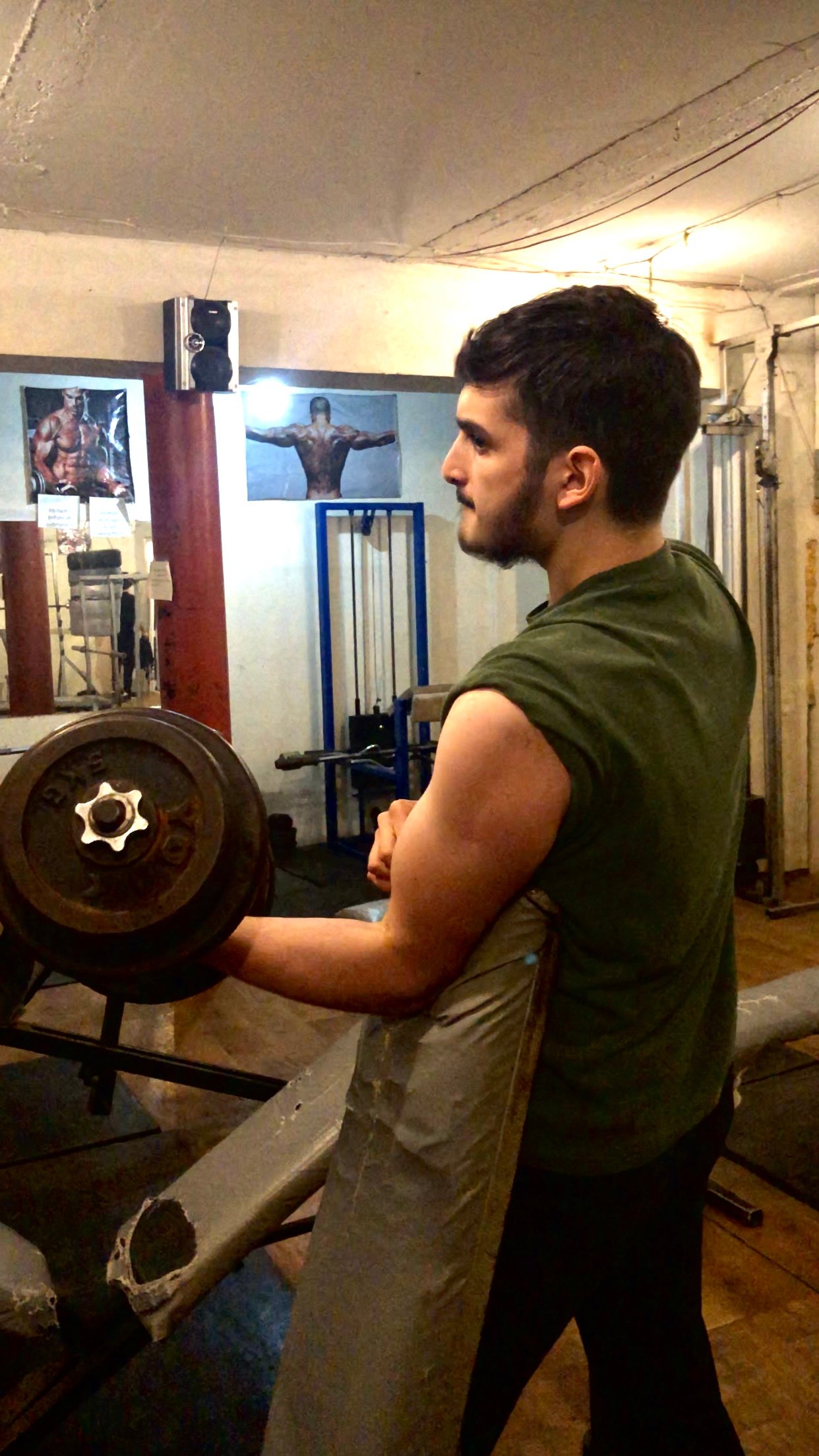 1. Lifting Weights Makes You Bulky (image credits: wikimedia)