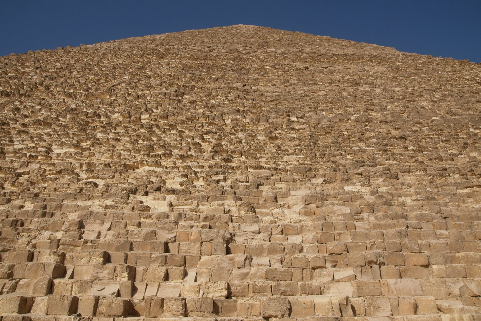 The Great Pyramid of Giza: A Testament to Human Ingenuity (image credits: wikimedia)