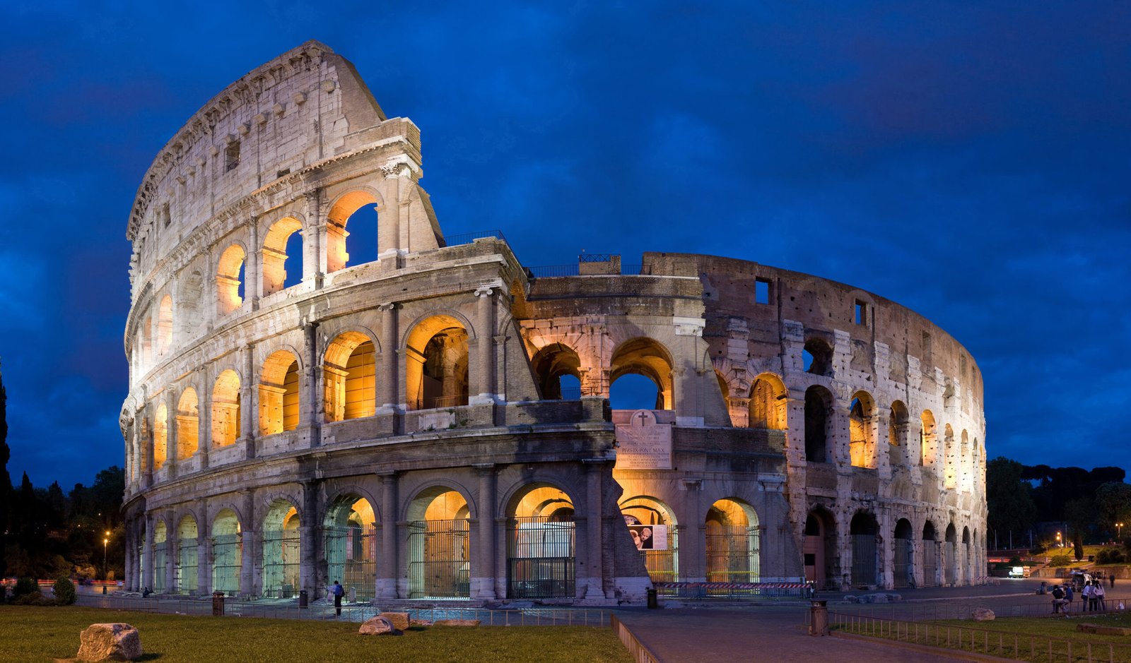 The Colosseum: An Arena of Ancient Glory (image credits: wikimedia)