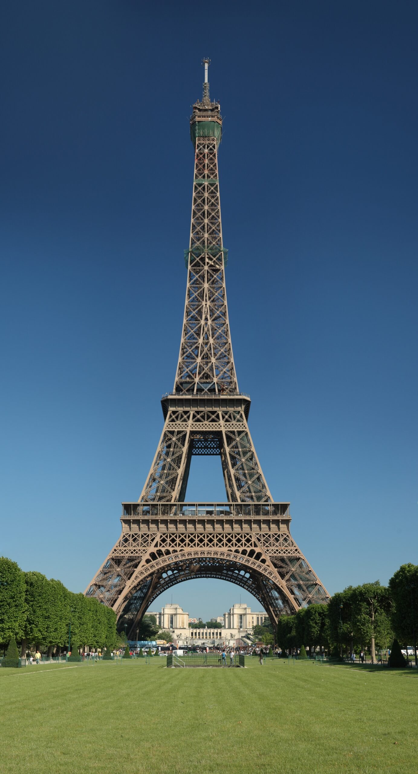 The Eiffel Tower: A Symbol of Parisian Elegance (image credits: wikimedia)