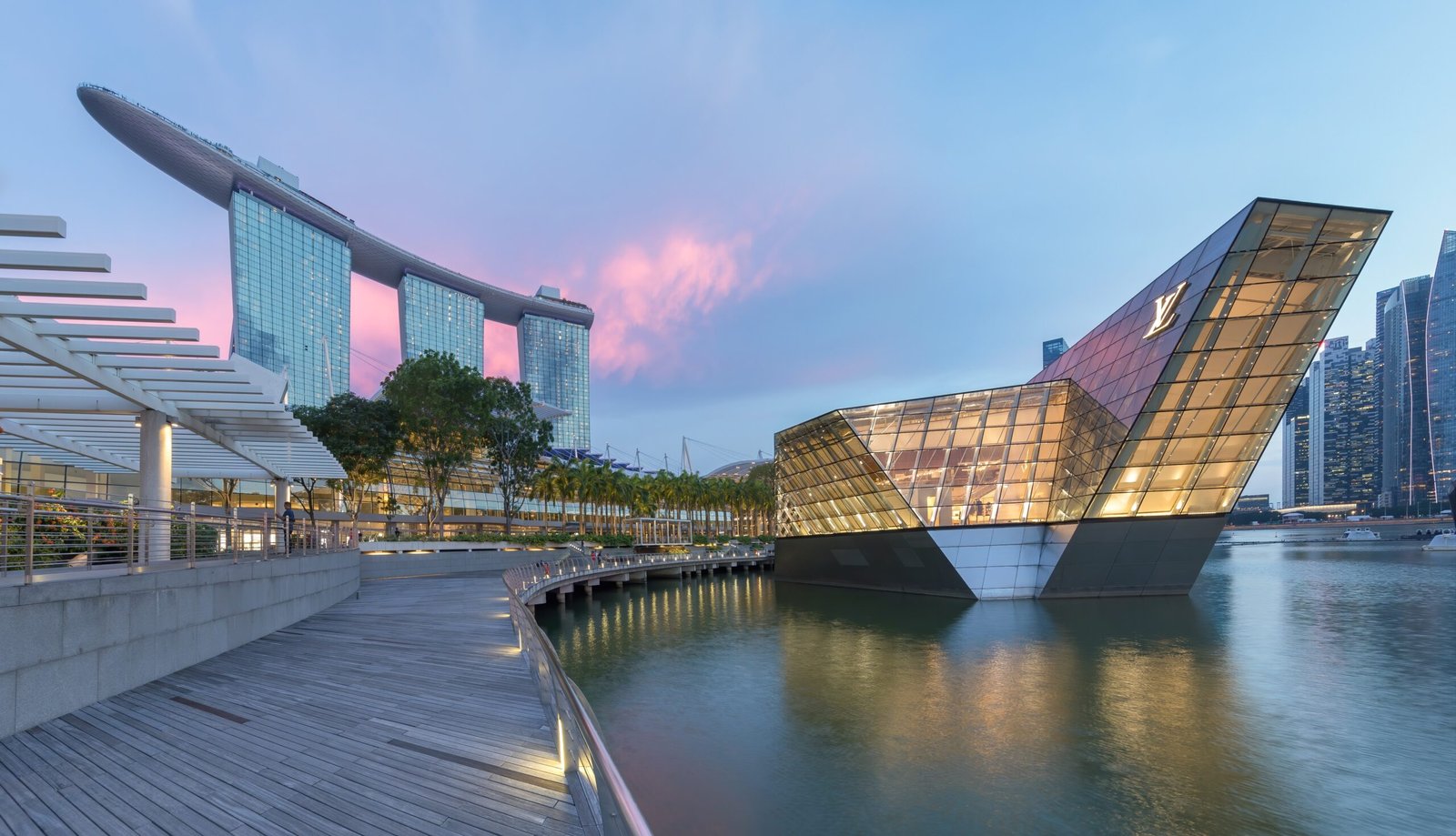 Marina Bay Sands: A Futuristic Wonder (image credits: wikimedia)