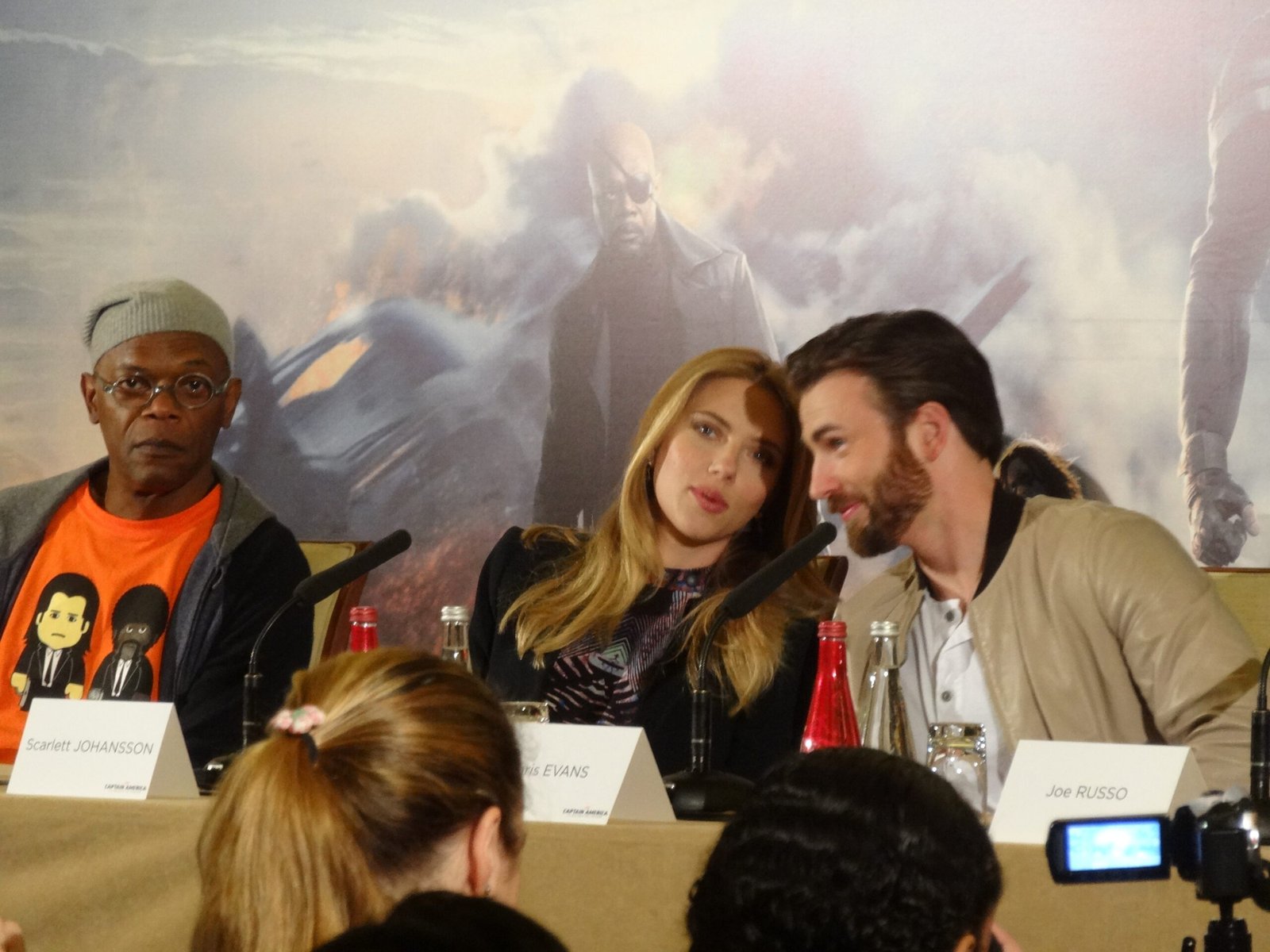 Scarlett Johansson and Chris Evans (image credits: wikimedia)