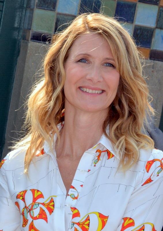 Sheryl Crow and Laura Dern (image credits: wikimedia)