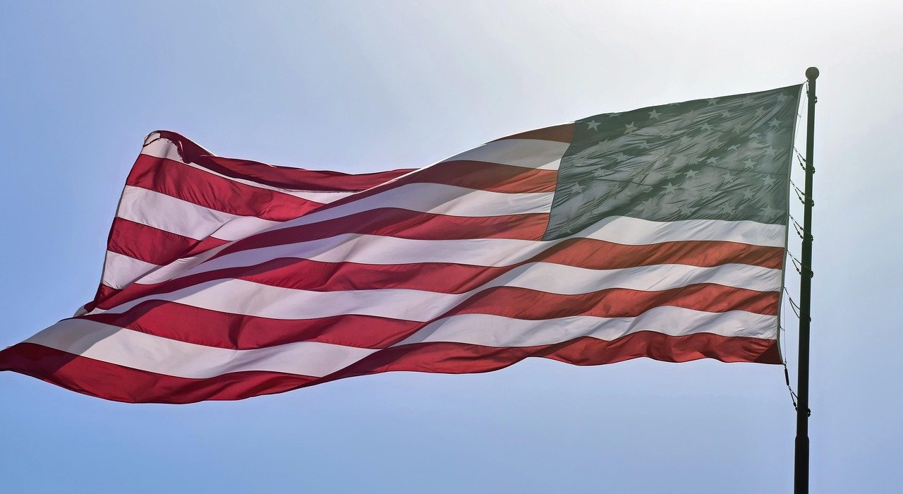 1️⃣ “The Star-Spangled Banner” – Francis Scott Key (1814) 🇺🇸 (image credits: pixabay)