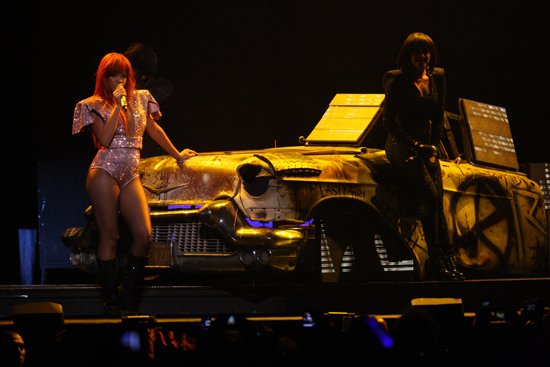 7. Chart-Topping Collaborations (image credits: wikimedia)