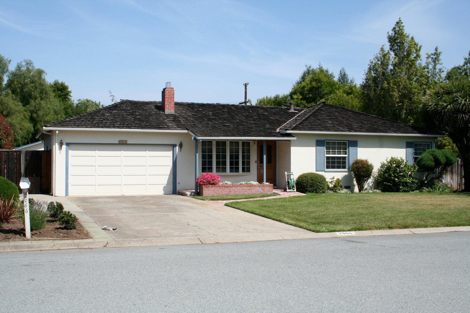 Steve Jobs – The Garage Genius Behind Apple (image credits: wikimedia)