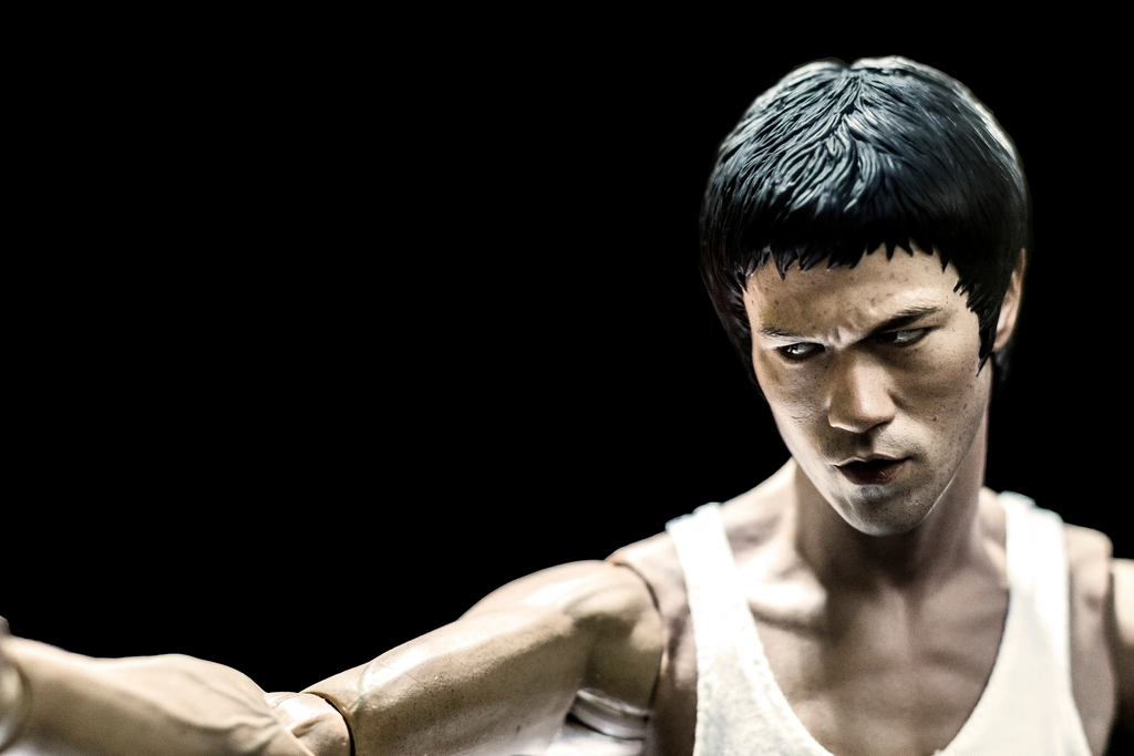 Bruce Lee Becomes a Global Martial Arts Icon (image credits: rawpixel)