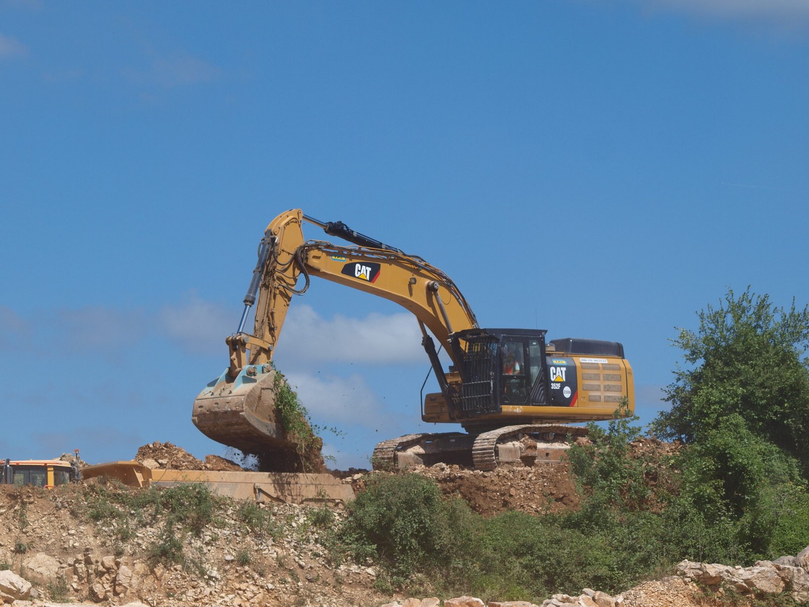Industrial Machinery – Caterpillar Excavators (image credits: wikimedia)