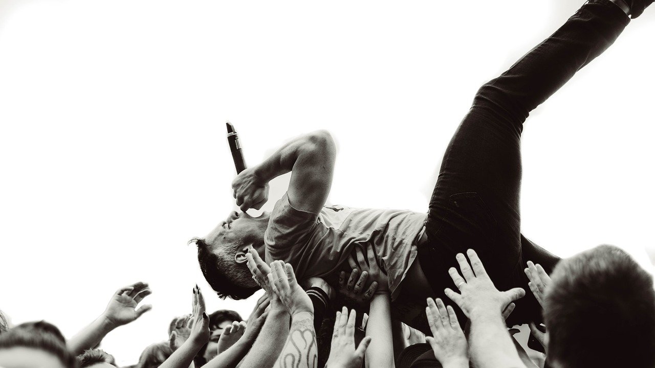 7. Enhanced Live Music Experiences (image credits: pixabay)