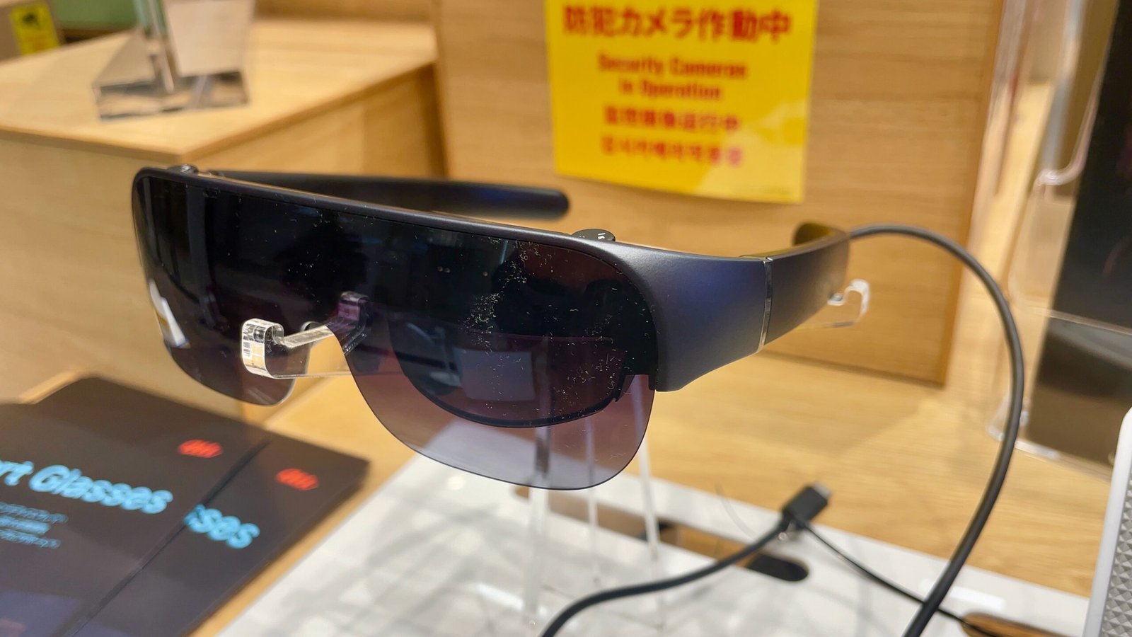 Smart Glasses with Augmented Reality (AR) Integration (image credits: wikimedia)