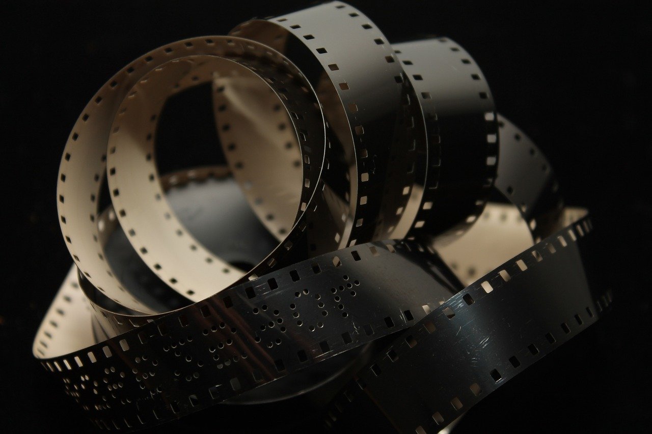 The Emotional Connection of Music in Film (image credits: pixabay)