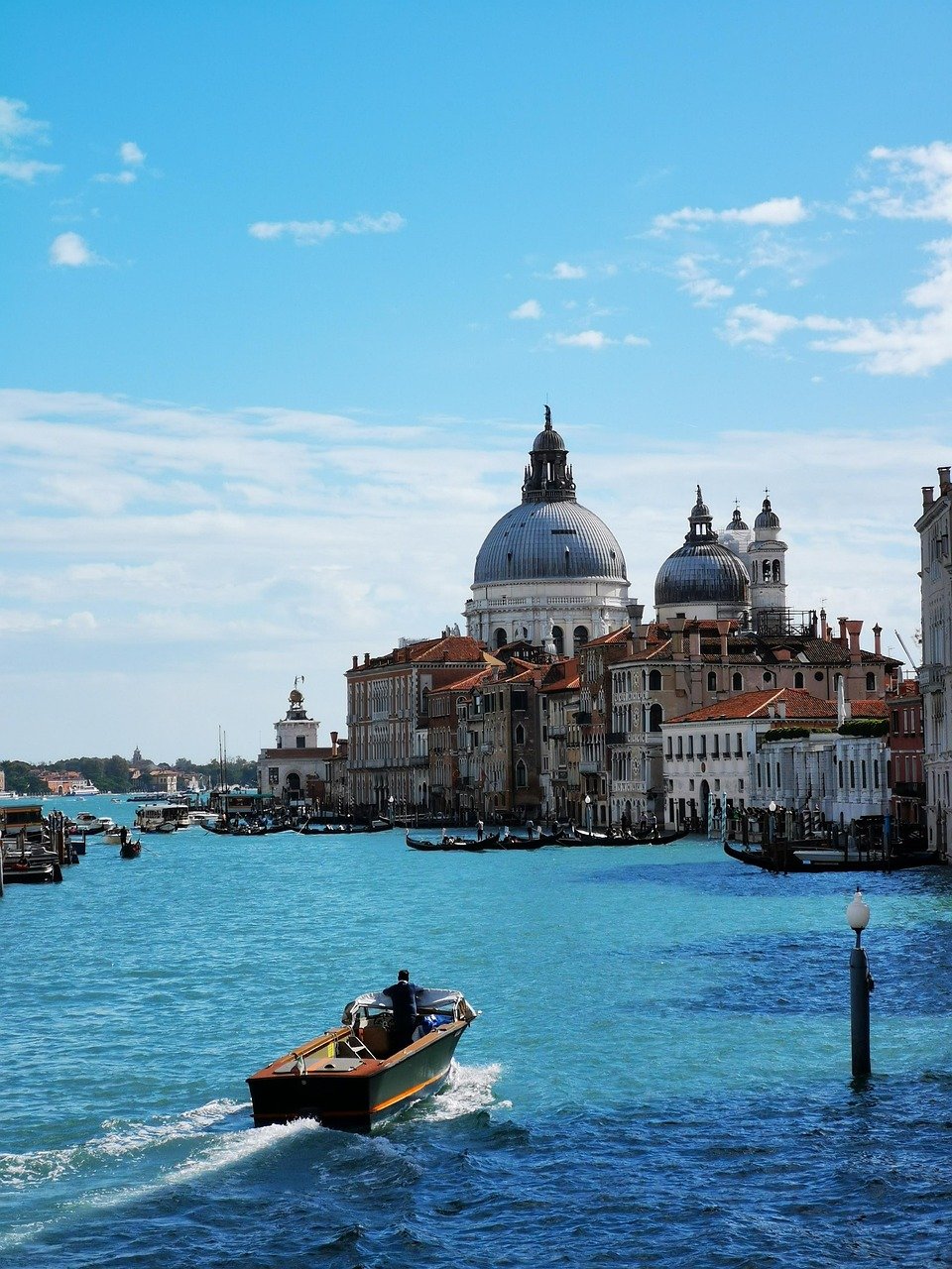 1. Venice, Italy (image credits: pixabay)