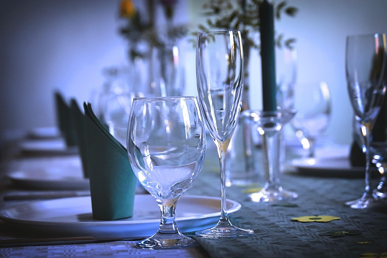 Gourmet Dining in the Wild (image credits: pixabay)