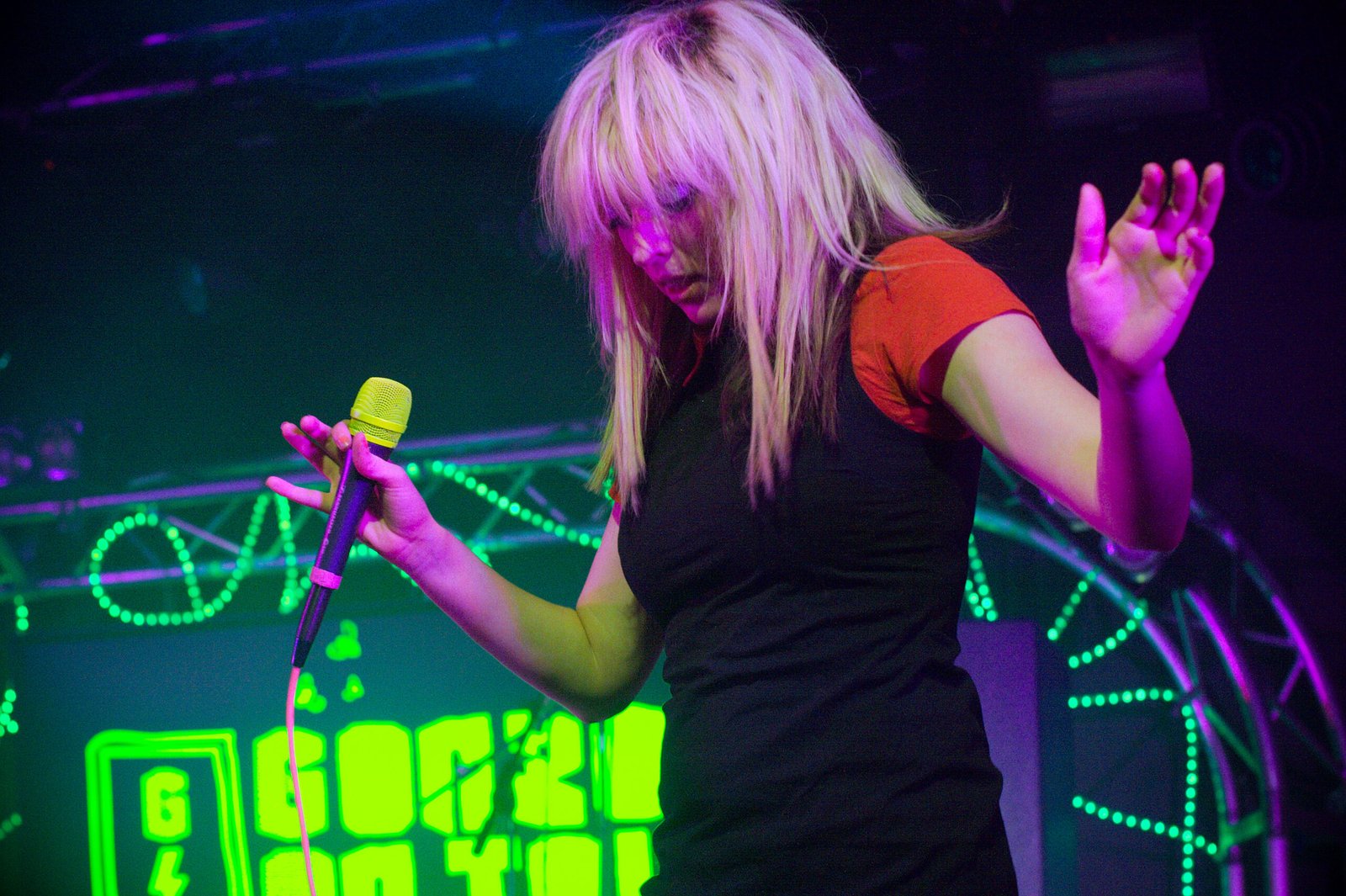 The Ting Tings – Shut Up and Let Me Go (image credits: wikimedia)