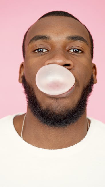 2️⃣ Chewing Gum is Banned in Singapore 🍬🚫 (image credits: pexels)