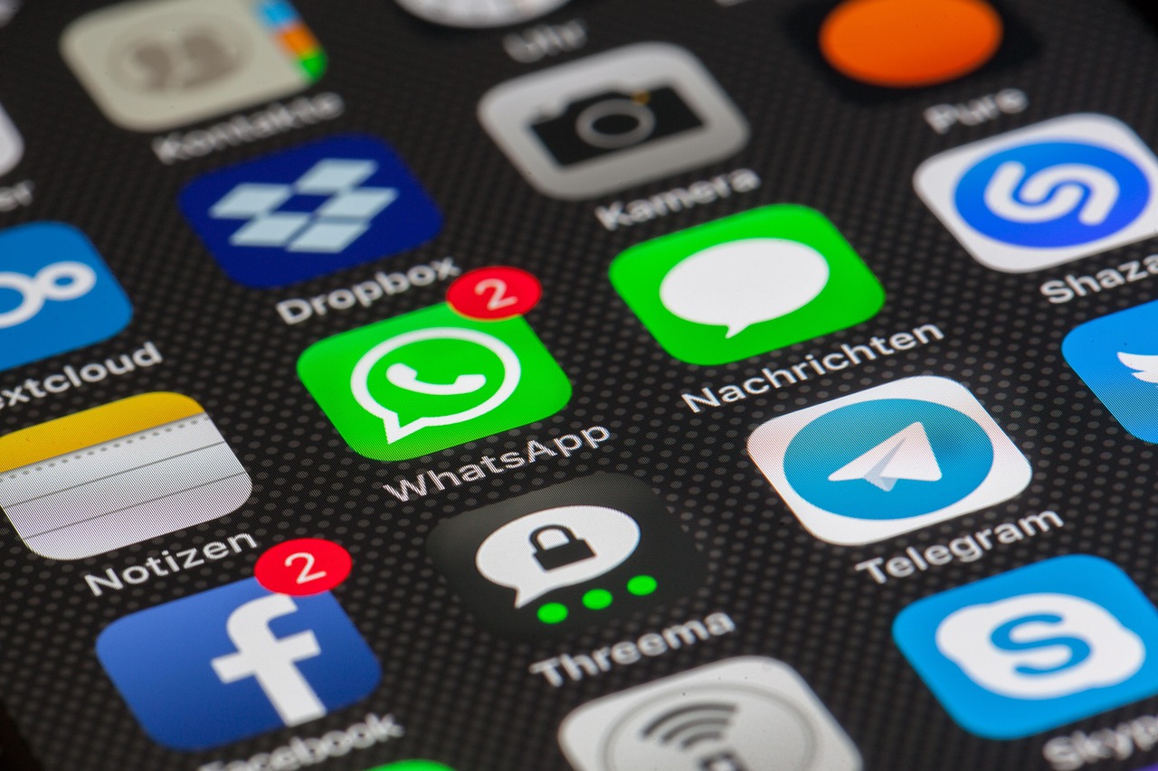 Social Media as a Relationship Tool for Bonding (image credits: pixabay)
