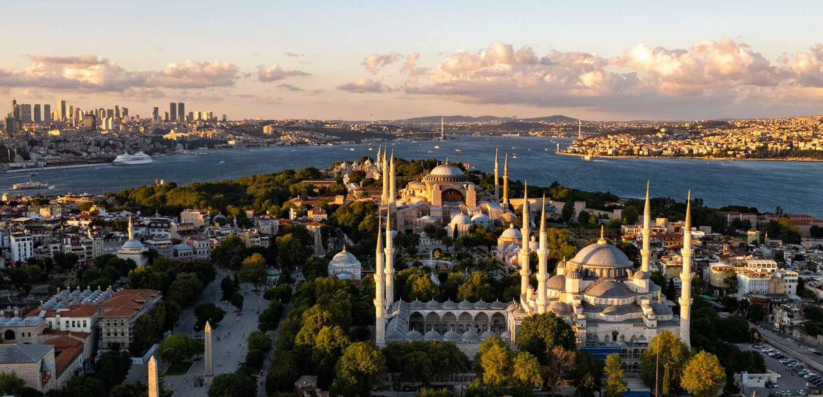 Constantinople (Istanbul, Turkey) (image credits: wikimedia)