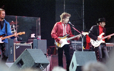 7. Bob Dylan – Folk Legend to Electric Rocker 🎶 (image credits: wikimedia)