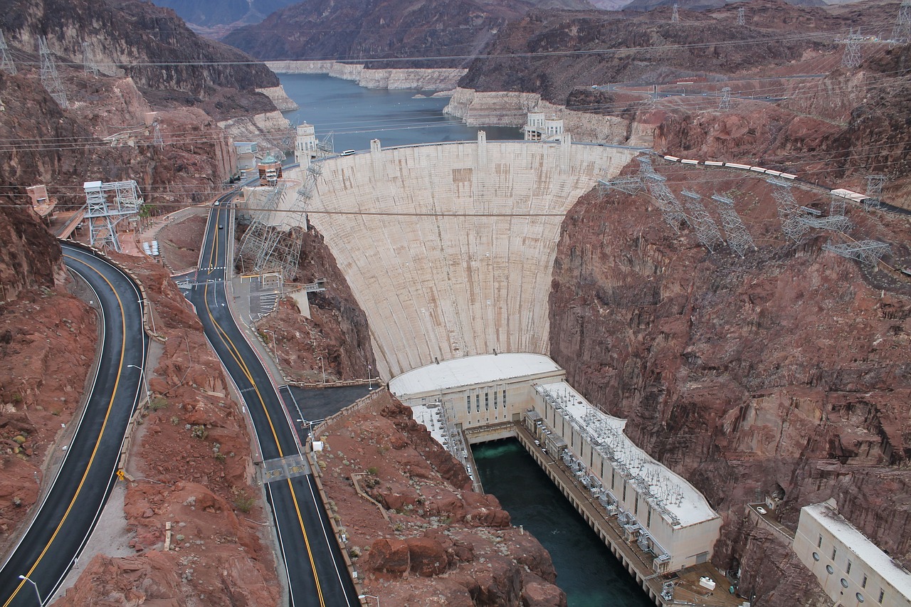5. The Curious Case of the Hoover Dam Deaths 💦 (image credits: pixabay)