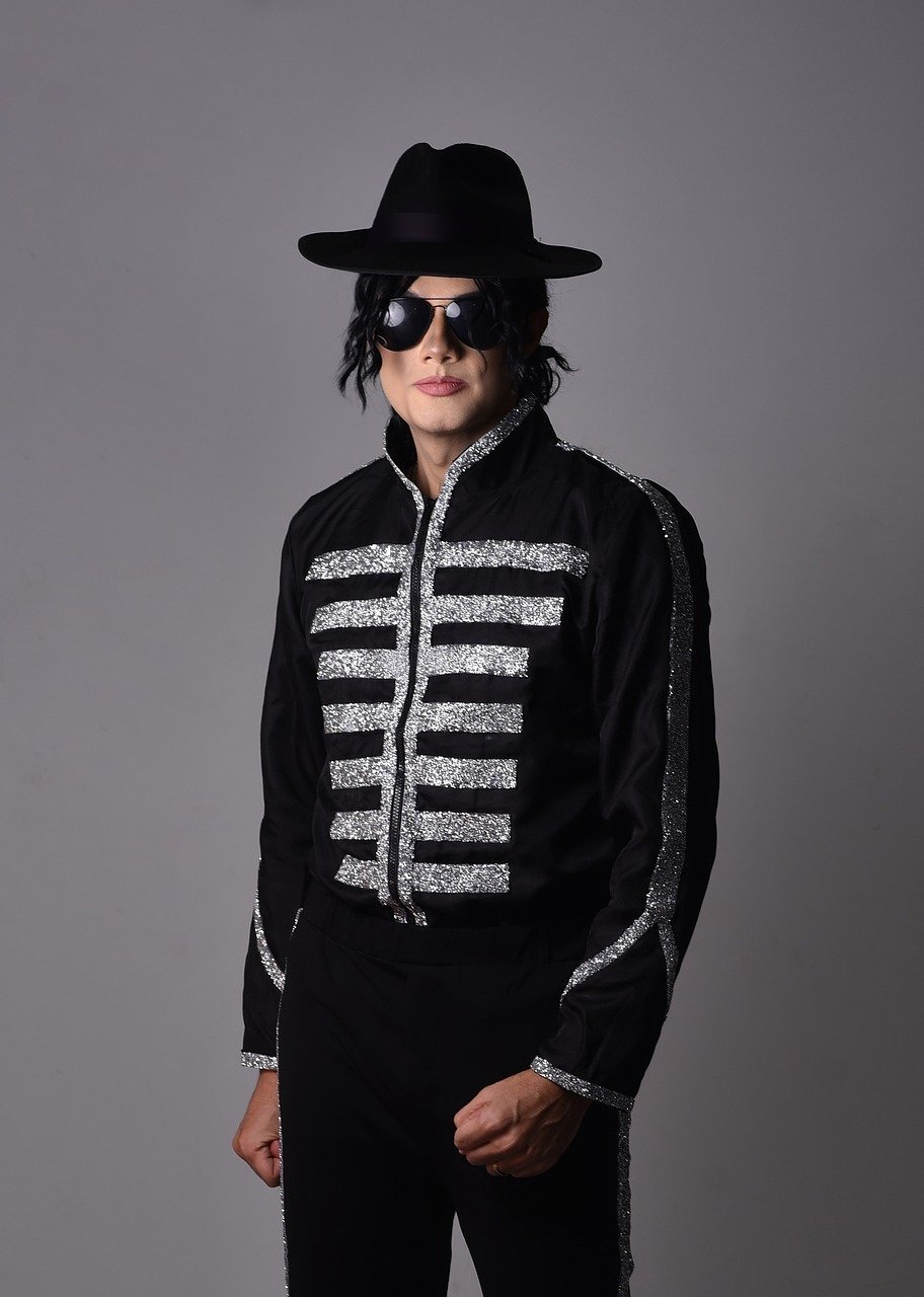 Michael Jackson & Paul McCartney – “The Girl Is Mine” (image credits: pixabay)