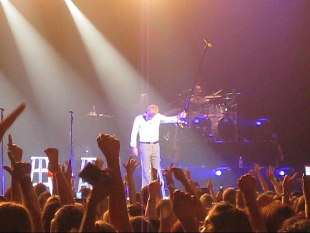 Heightens Live Concert Experience (image credits: wikimedia)