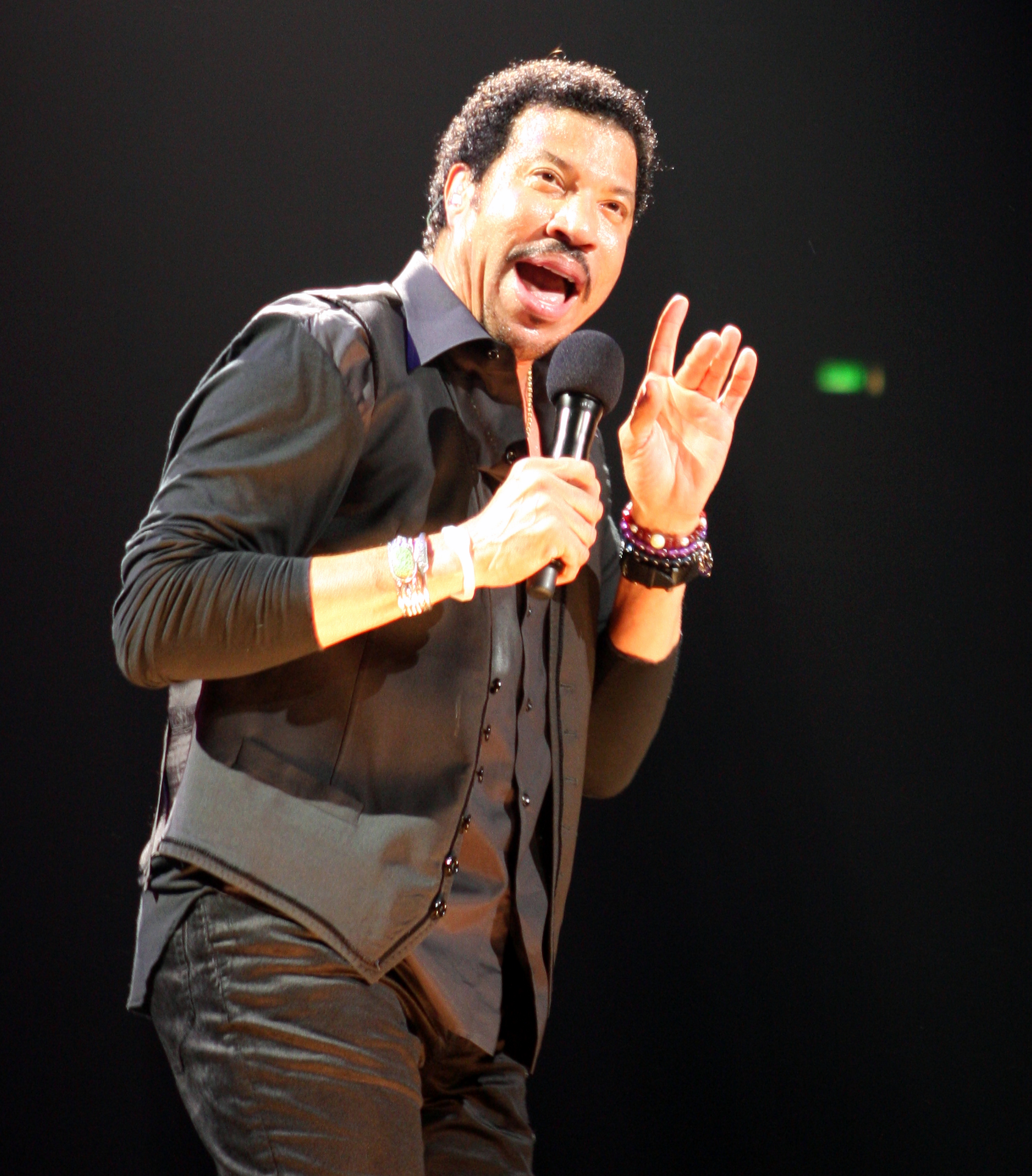 11. Lionel Richie – “Hello” (image credits: wikimedia)
