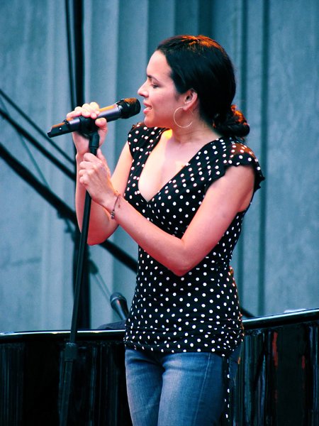 Norah Jones – “Sunrise” (image credits: wikimedia)