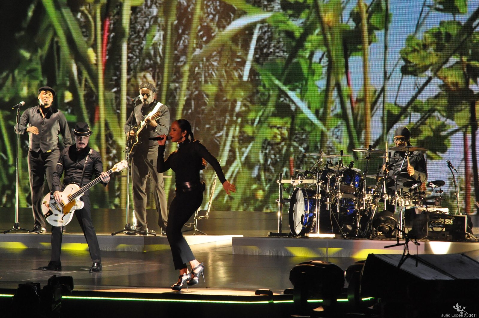 Sade – “By Your Side” (image credits: wikimedia)