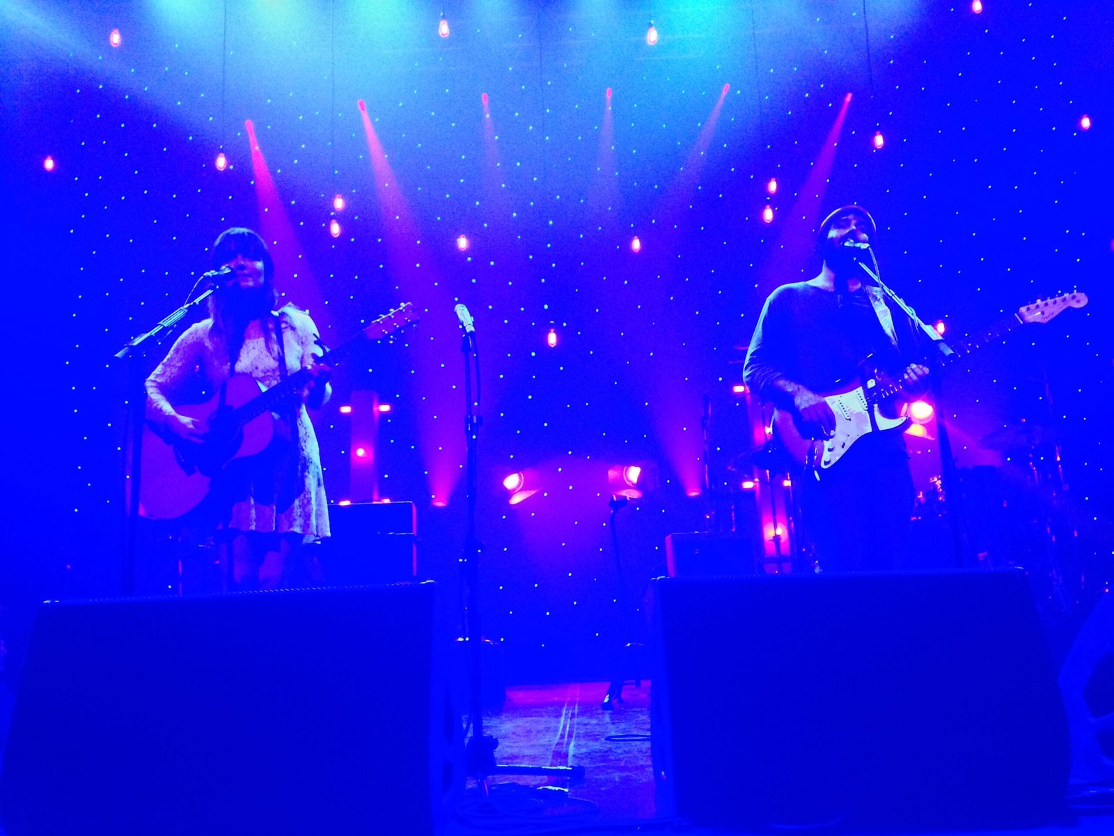 Angus & Julia Stone – “Big Jet Plane” (image credits: wikimedia)