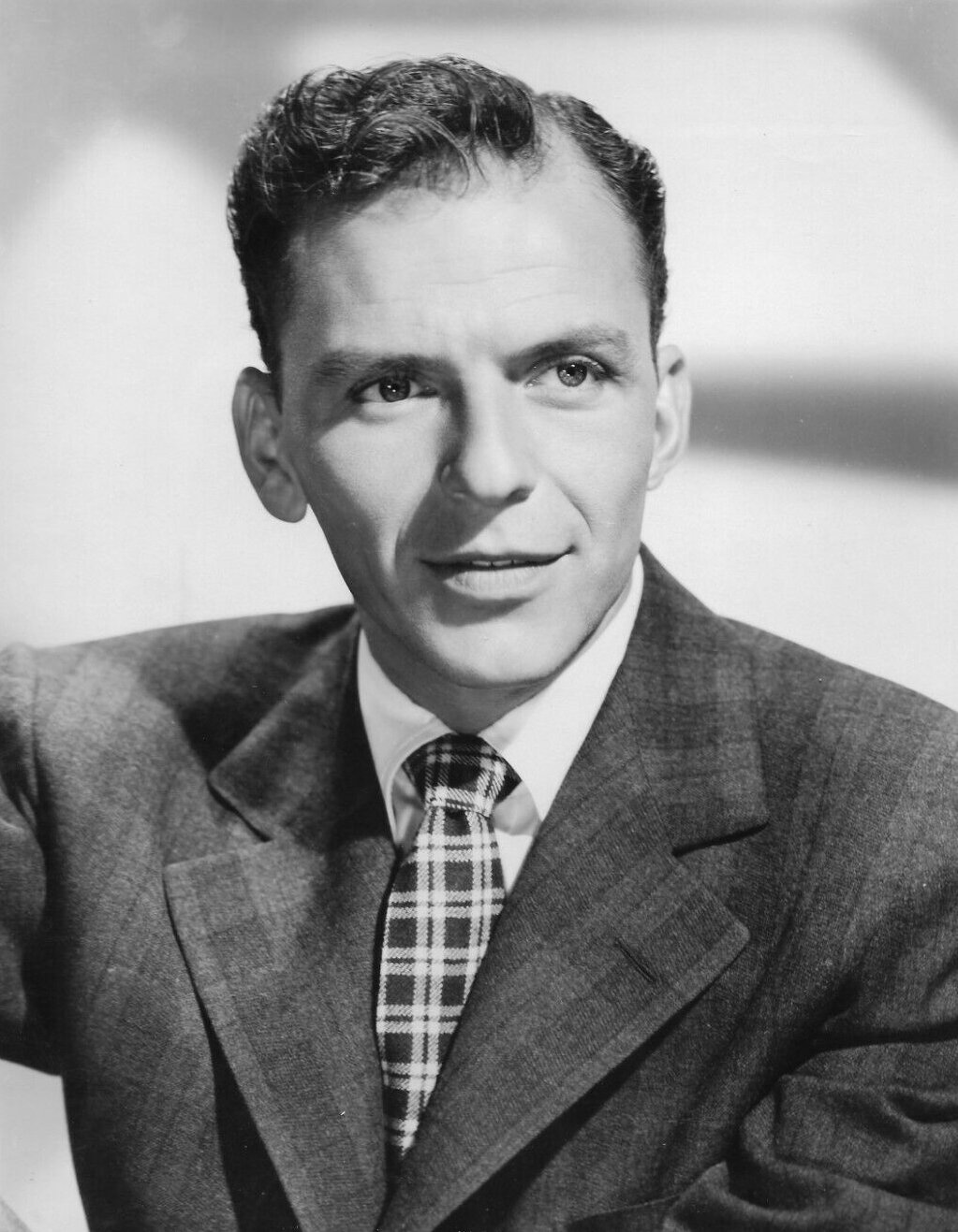 Frank Sinatra: The Voice That Swings (image credits: wikimedia)