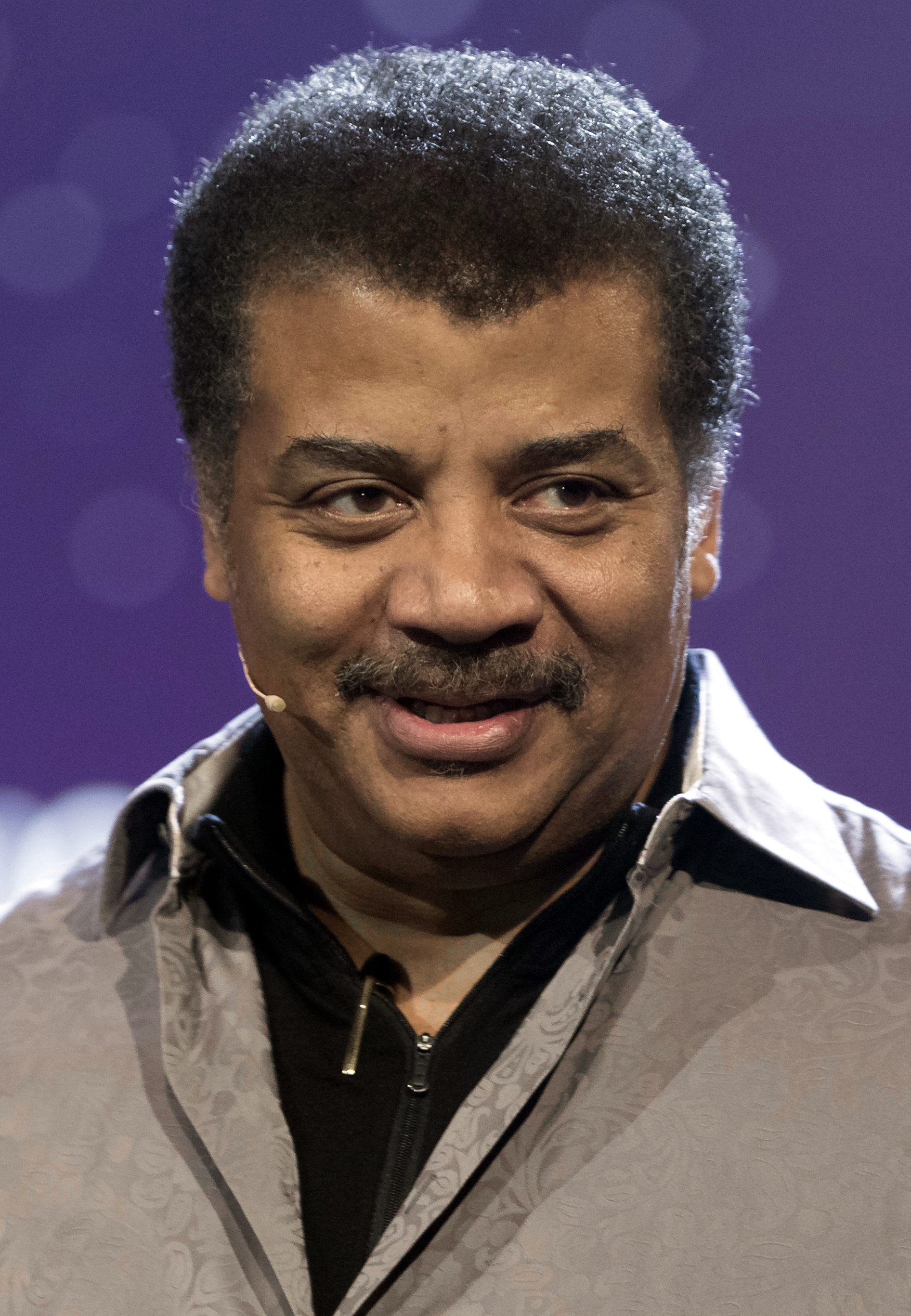 Astrophysics for People in a Hurry by Neil deGrasse Tyson (image credits: wikimedia)