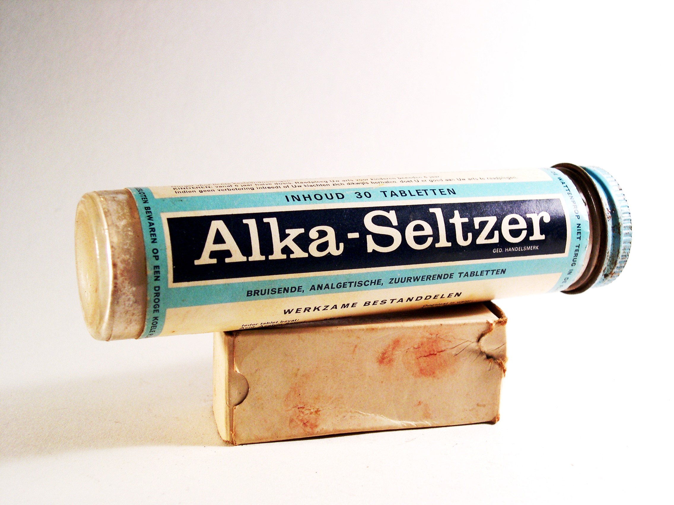 “Plop Plop, Fizz Fizz” – Alka-Seltzer (image credits: wikimedia)