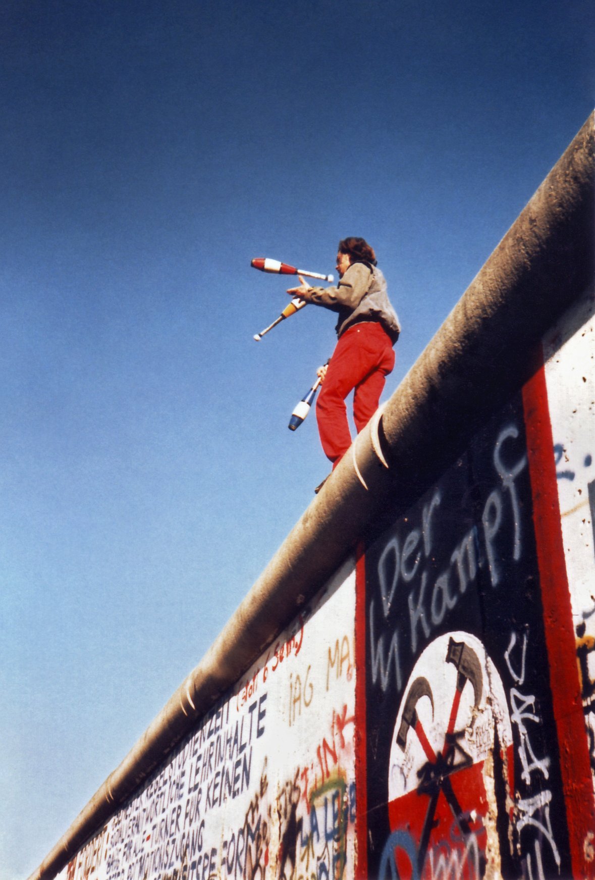 Berlin Wall Graffiti Movement (image credits: wikimedia)